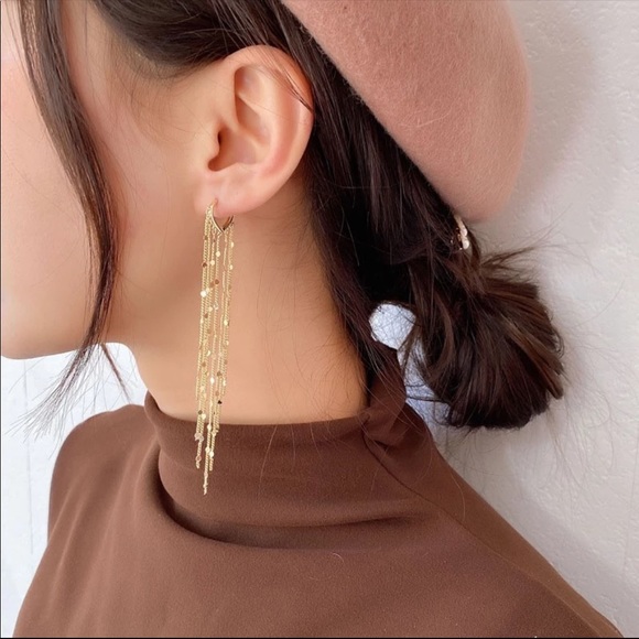 Gold Elegant tassel drop earrings - Picture 2 of 3